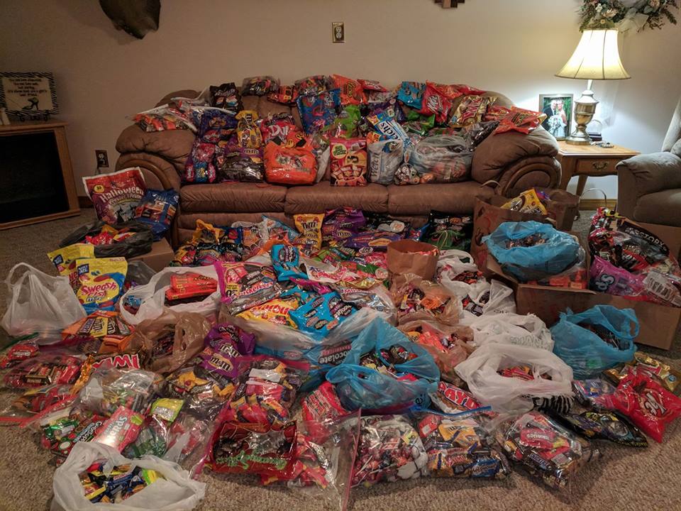 Holy Moly – little boy collects 900 POUNDS of candy for our troops! AMAZING!